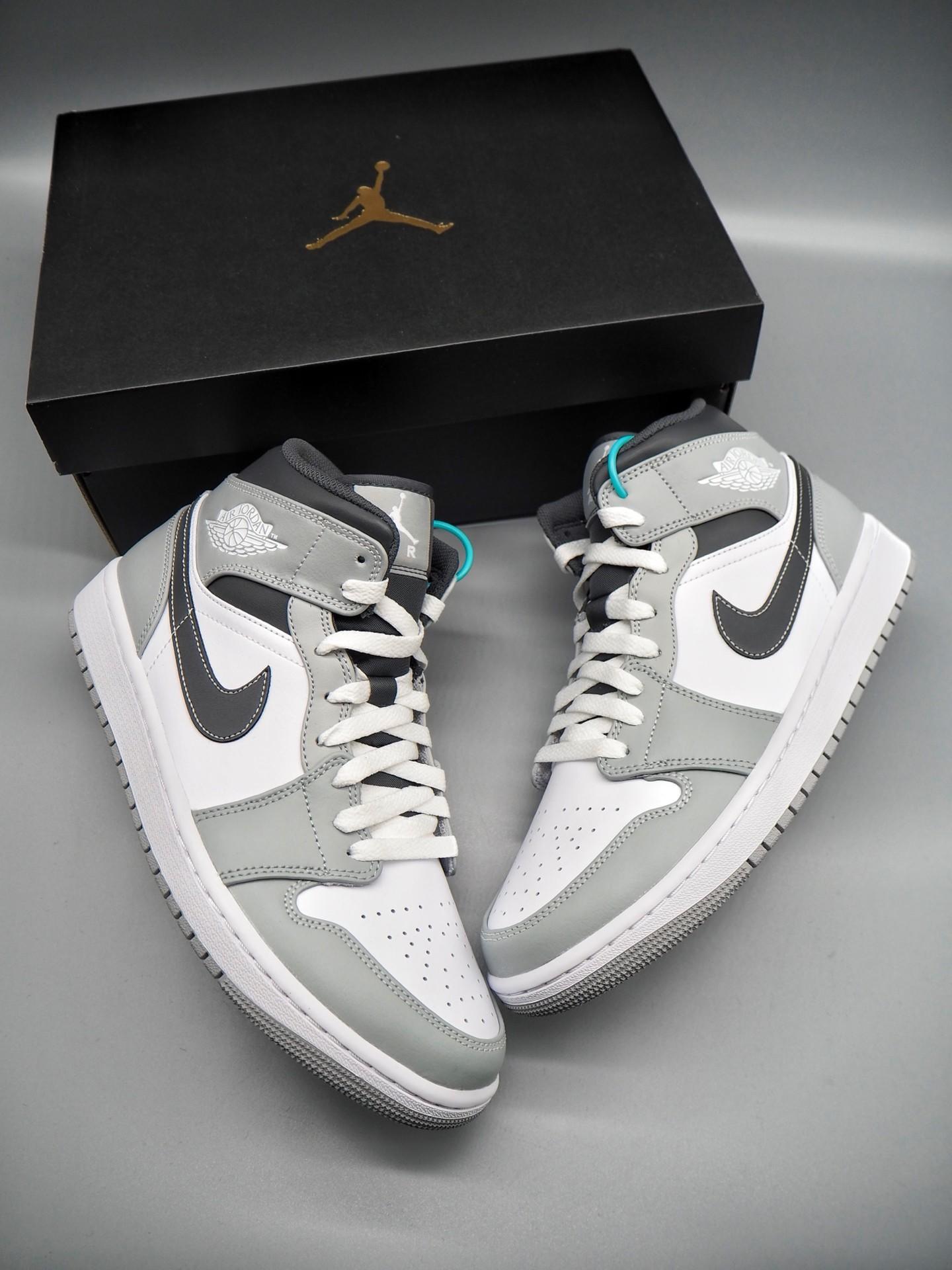 冷调烟灰AJ1 Mid|夏日百搭清凉神鞋谁穿谁帅🌫️